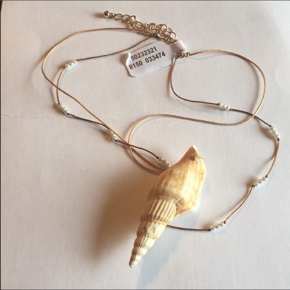 Free People Lagoon Layered Shell Pendant Necklace - Picture 3 of 4
